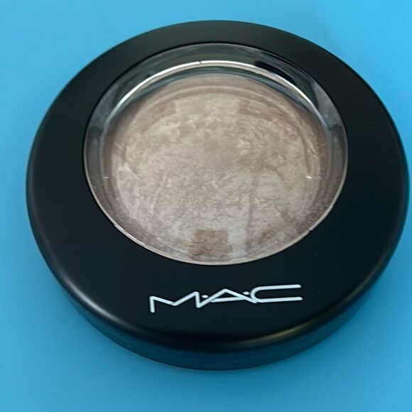 New MAC Mineralize Skinfinish Soft & Gentle 10g/.35oz full size - Picture 4 of 6